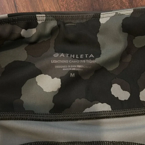 Athleta Lightning Camo 7/8 Tight in Super Sonic Size Medium Leggings - Picture 11 of 15